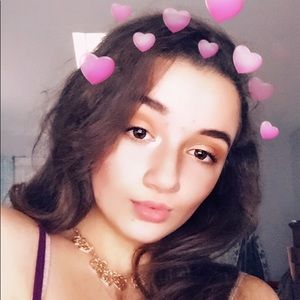 Meet your Posher, Caressa